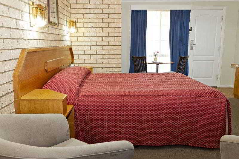 Hilltops Retreat Motor Inn Young Chambre photo