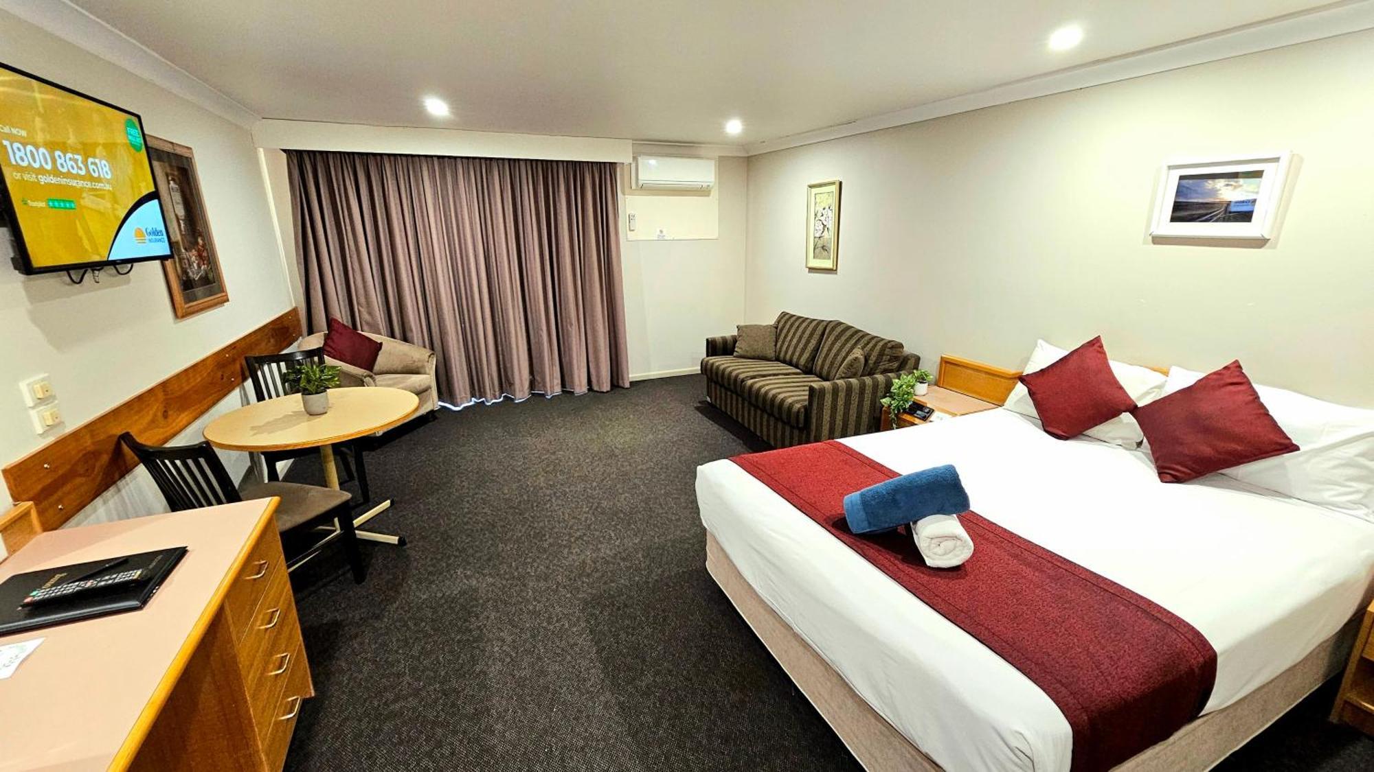 Hilltops Retreat Motor Inn Young Extérieur photo