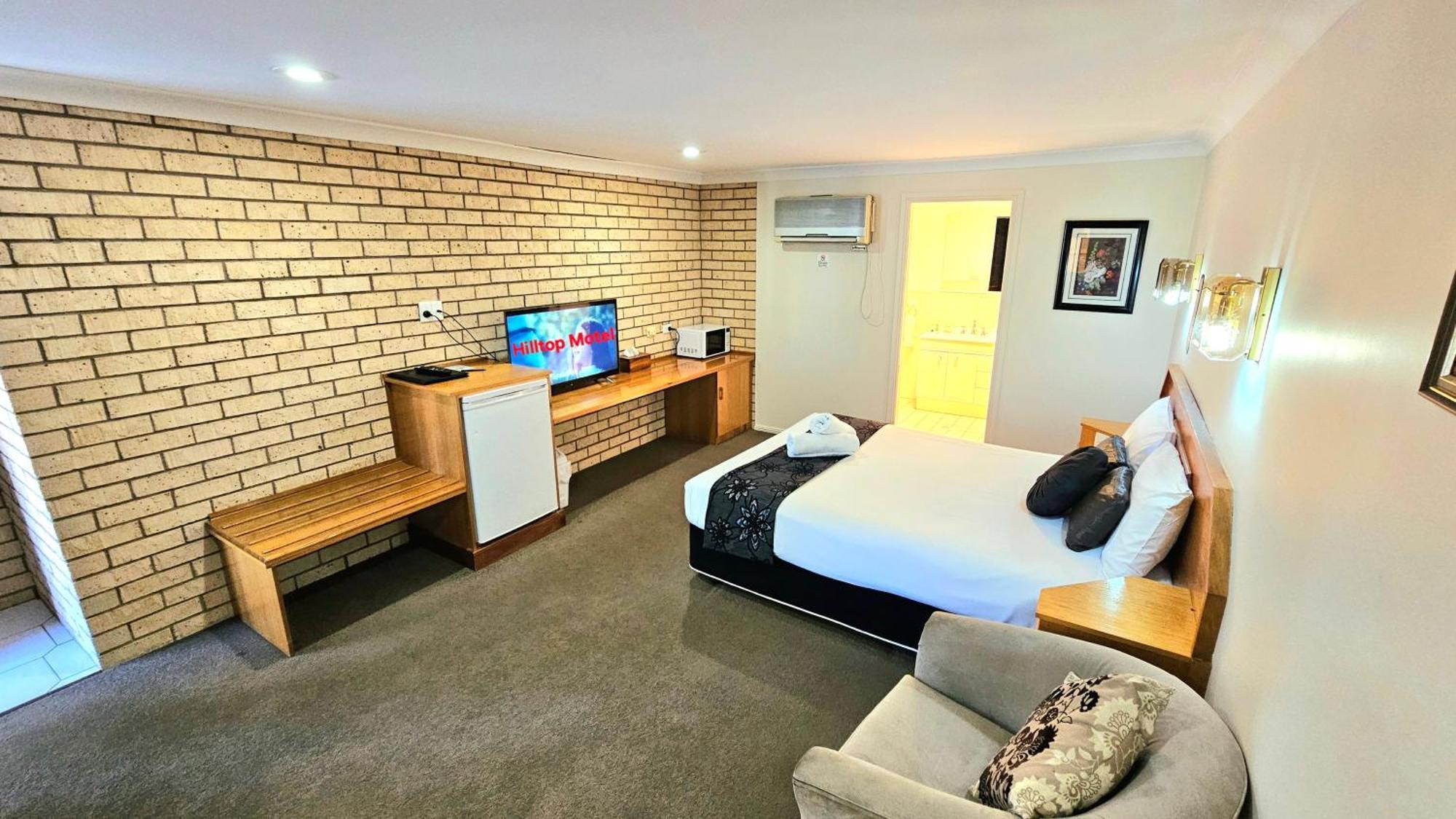 Hilltops Retreat Motor Inn Young Extérieur photo
